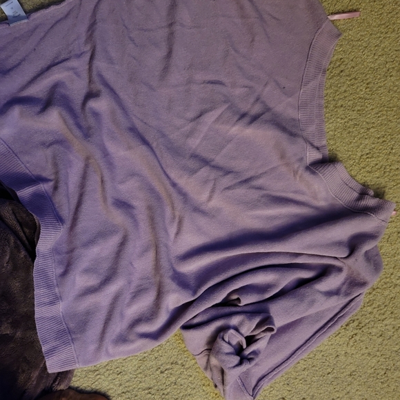 Bag of sweaters - Picture 2 of 3